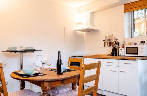 Les 3 Cites Apartment | Cozy Retreat at La berge du Clain in Poitiers