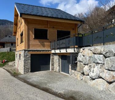 Saint-Martin-sur-la-Chambre Ski Chalet | La Biche