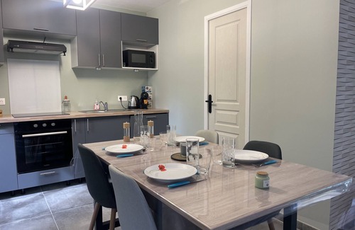 Saint-Pardoux House | Cozy La Bicoque: Family-Friendly Stay with Kitchen Amenities