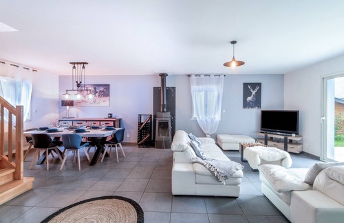 Lau-Balagnas House | La Bigourdane: Ideal Three Bedroom Retreat with Spa & Breakfast
