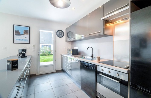 Lau-Balagnas House | La Bigourdane: Ideal Three Bedroom Retreat with Spa & Breakfast