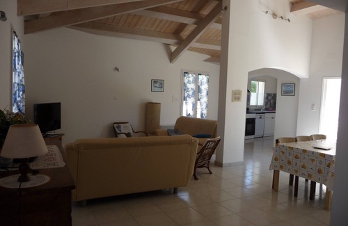 L'Echardiere House | Pet-Friendly La Biroire n°2: Steps from the Oceanfront