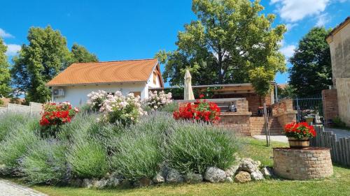 Drnholec House | Relax at La Bobul Apartments with Pool & Family-Friendly Perks