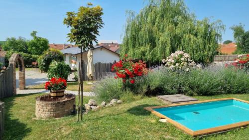 Drnholec House | Relax at La Bobul Apartments with Pool & Family-Friendly Perks