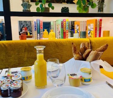 Senlis Bed & Breakfast | La bohème - Cozy Guesthouse with Breakfast & Family Welcome