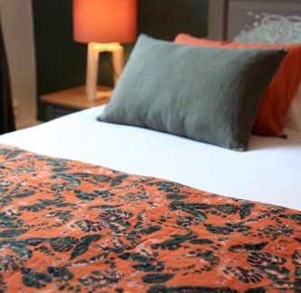 Senlis Bed & Breakfast | La bohème - Cozy Guesthouse with Breakfast & Family Welcome