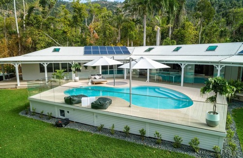 Jubilee Pocket Villa | Relax at La Boheme Whitsunday with Pool in Airlie Beach