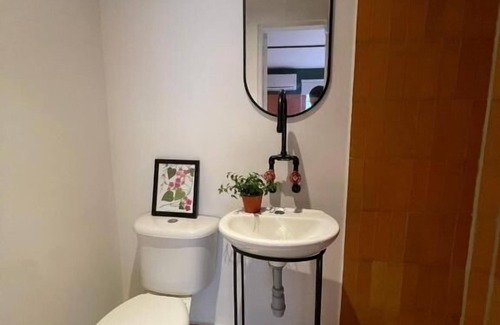 Bucaramanga House | Relax at La Bonita Guesthouse with Family-Friendly Amenities