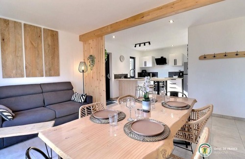 Ozon Bed & Breakfast | Eco-Friendly LA Booa: Private Pool & Green Space Awaits