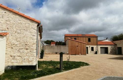 Vaire House | Discover LA BORDERIE: Perfect Gîte for Groups & Nature Lovers