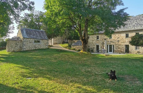 Cassuejouls House | La Borie de Peyrot, Magnifique domaine sur l'Aubrac, Heated swimming pool