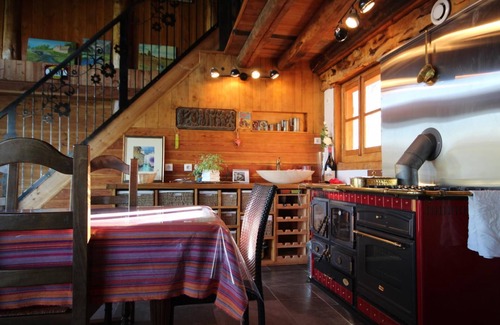 Varennes-sous-Dun House | Enjoy Family-Friendly Comfort at La Bougie Perlée Hotel