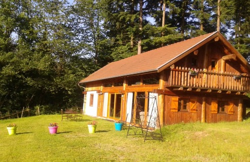 Varennes-sous-Dun House | Enjoy Family-Friendly Comfort at La Bougie Perlée Hotel