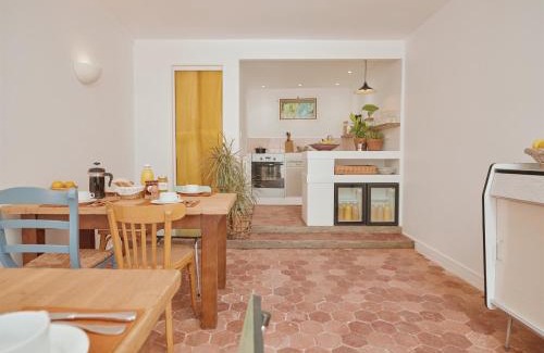 Clamecy Hotel | Pet-Friendly Getaway at La Boule d'Or - Family-Friendly Stay
