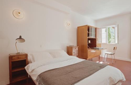 Clamecy Hotel | Pet-Friendly Getaway at La Boule d'Or - Family-Friendly Stay