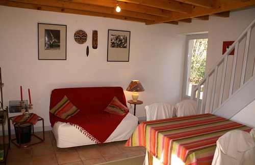 Castres Cottage | Cozy La Bouriette Cottage: Family-Friendly Escape Awaits