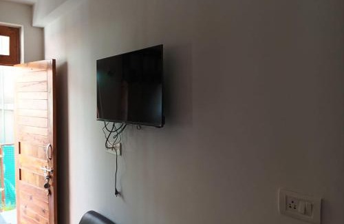 Vashist Hotel | Exceptional Family-Friendly Stay at La Breezy Hotel