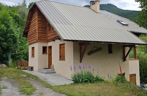 Risoul Villa | Discover La BREZOUNIÉRE 2: Family-Friendly with Breakfast
