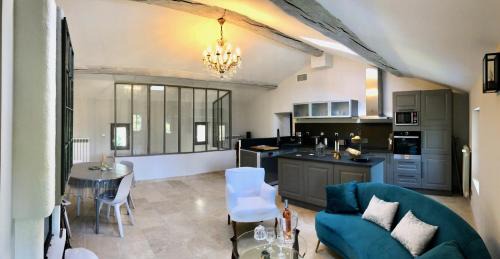 L'Isle-sur-la-Sorgue Apartment | Elegant Oceanfront Apartments in France - Rated 9.9/10