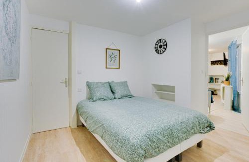Vitre Apartment | Pet & Child Friendly Hotel: Stay at La Bridole Today!