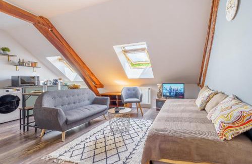 Le Meux Apartment | Pet-Friendly Retreat at La Briquèterie - Rated 9/10