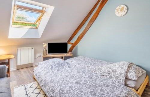 Le Meux Apartment | Pet-Friendly Retreat at La Briquèterie - Rated 9/10