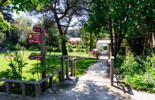 Saint-Michel-Chef-Chef Bed & Breakfast | Experience La Brise de Mer: 9/10 Rated Oceanfront Retreat