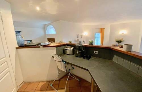Saint-Jean-de-Vedas Villa | Discover La Bucolique-Villa: A Relaxing Green Retreat