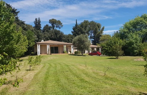 Saint-Jean-de-Vedas Villa | Discover La Bucolique-Villa: A Relaxing Green Retreat
