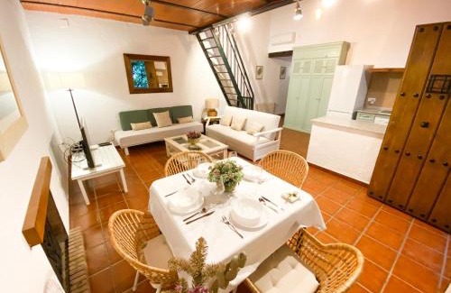 Asomadilla Apartment | Experience La Buganvilla: Oceanfront Retreat with Pool
