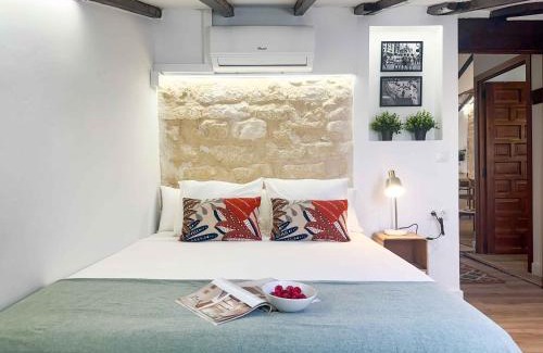 Alicante Apartment | Discover La Buhardilla del Mercado: Oceanfront Family Escape