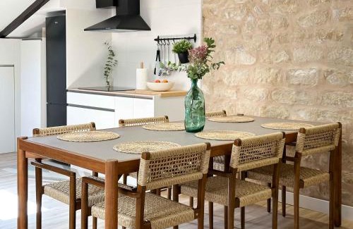 Alicante Apartment | Discover La Buhardilla del Mercado: Oceanfront Family Escape
