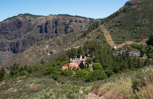 Cruz de Tejeda Hotel | La Buhardilla del Refugio - Ideal for hikers