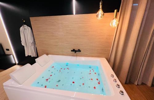 La Roche-sur-Yon Apartment | Indulgent Spa Retreat at La Bulle d'Amour Suite