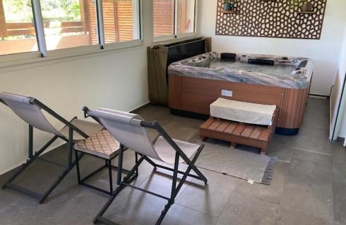 Etang Sale Les Bains Apartment | Relax at La bulle dans le sable: Rated 9.2 with Spa & Hot Tub