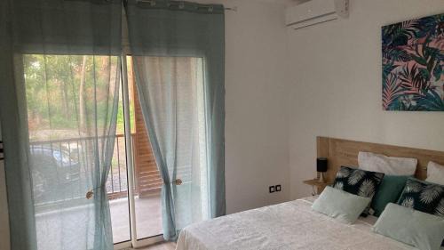 Etang Sale Les Bains Apartment | Relax at La bulle dans le sable: Rated 9.2 with Spa & Hot Tub