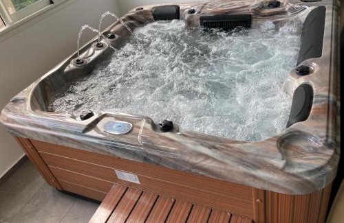 Etang Sale Les Bains Apartment | Relax at La bulle dans le sable: Rated 9.2 with Spa & Hot Tub