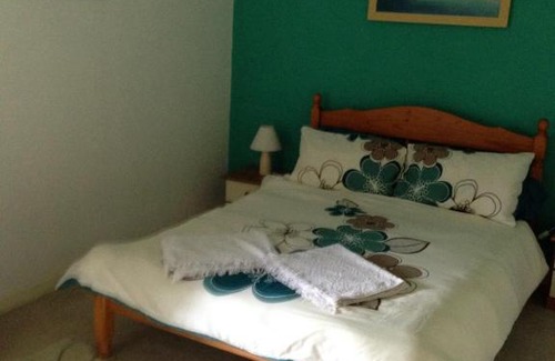 Renaze Apartment | Discover La Butte de l'Espérance: Pet-Friendly Retreat