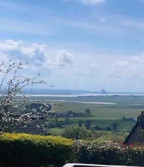 Le Val-Saint-Pere House | Idyllic LA BUTTE: Vacation Home with Mont Saint Michel Views