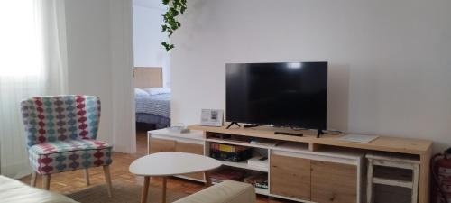 Aviles Apartment | Discover La cámara secreta de BelNi - Family-Friendly Retreat