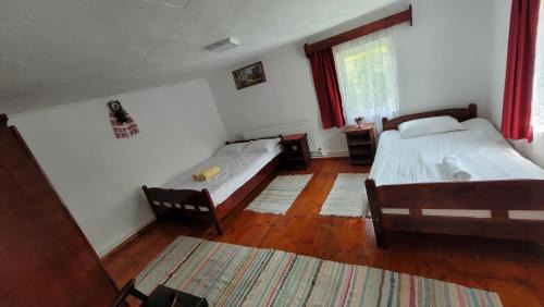 Avram Iancu House | Cozy La căsuță: Pet-Friendly Retreat with Kitchen Access