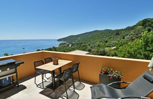 Tarcu House | Pet-Friendly La Côte Bleue: Oceanfront Haven with Pool