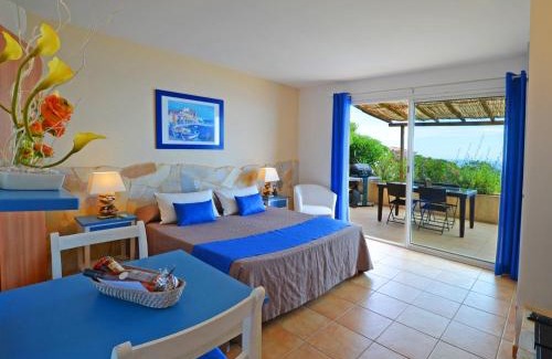 Tarcu House | Pet-Friendly La Côte Bleue: Oceanfront Haven with Pool