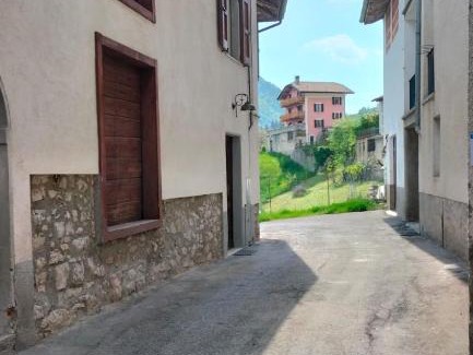 Capovalle House | Inviting Stay at LA CA' DEI COMARI - Breakfast Included