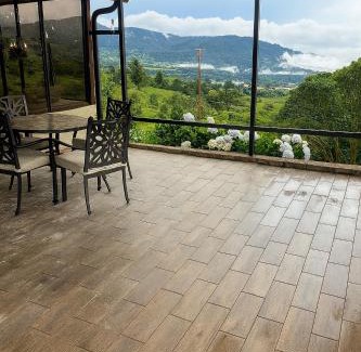Vara Blanca Ski Chalet | Guest Rated 10/10 at La Cabaña with Cozy Fireplace & Hot Tub
