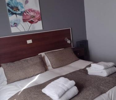 Villa Traful Hotel | Cozy Stay at La Cabaña de Juan with Breakfast Included