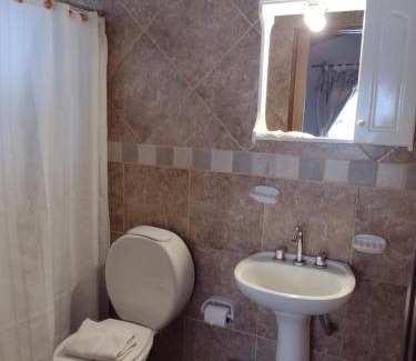 Villa Traful Hotel | Cozy Stay at La Cabaña de Juan with Breakfast Included