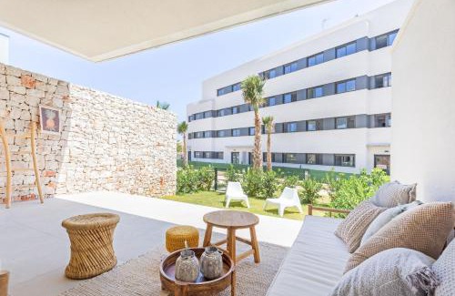 Platja de l'Arenal Apartment | Relax at La Cabaña: 4-Star Hotel with Pool & Family Fun