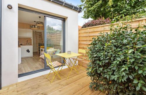 Saint-Sebastien-sur-Loire Apartment | Family-Friendly Retreat at La Cabane des Bords de Loire