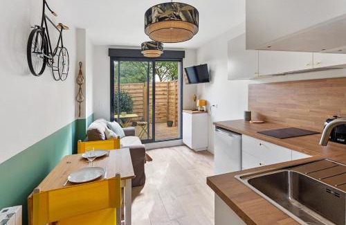 Saint-Sebastien-sur-Loire Apartment | Family-Friendly Retreat at La Cabane des Bords de Loire